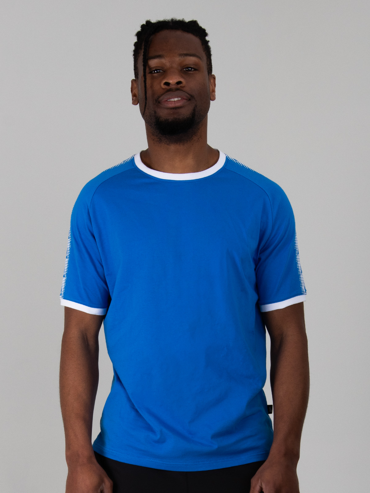 image of a model wearing an avec royal blue cotton t-shirt