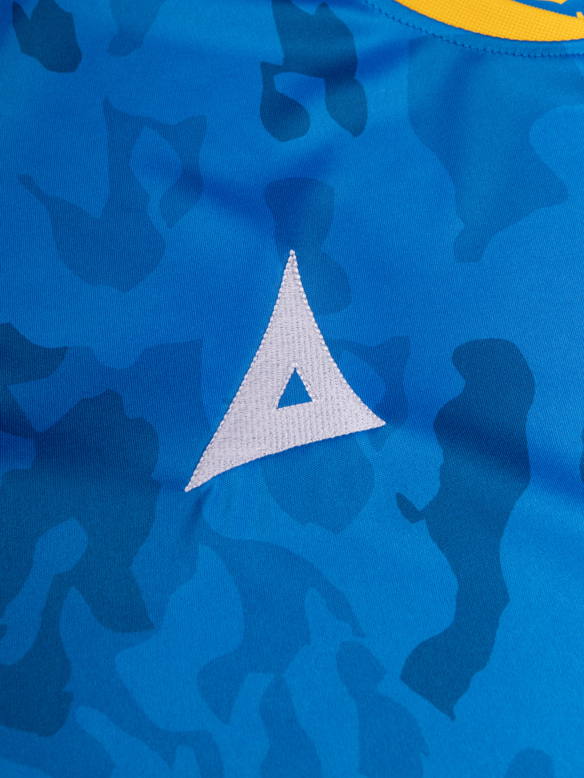 avec 'a' embroidery