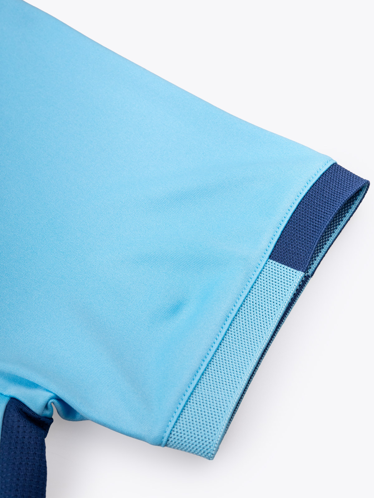soft-feel, stretchable sleeve cuffs