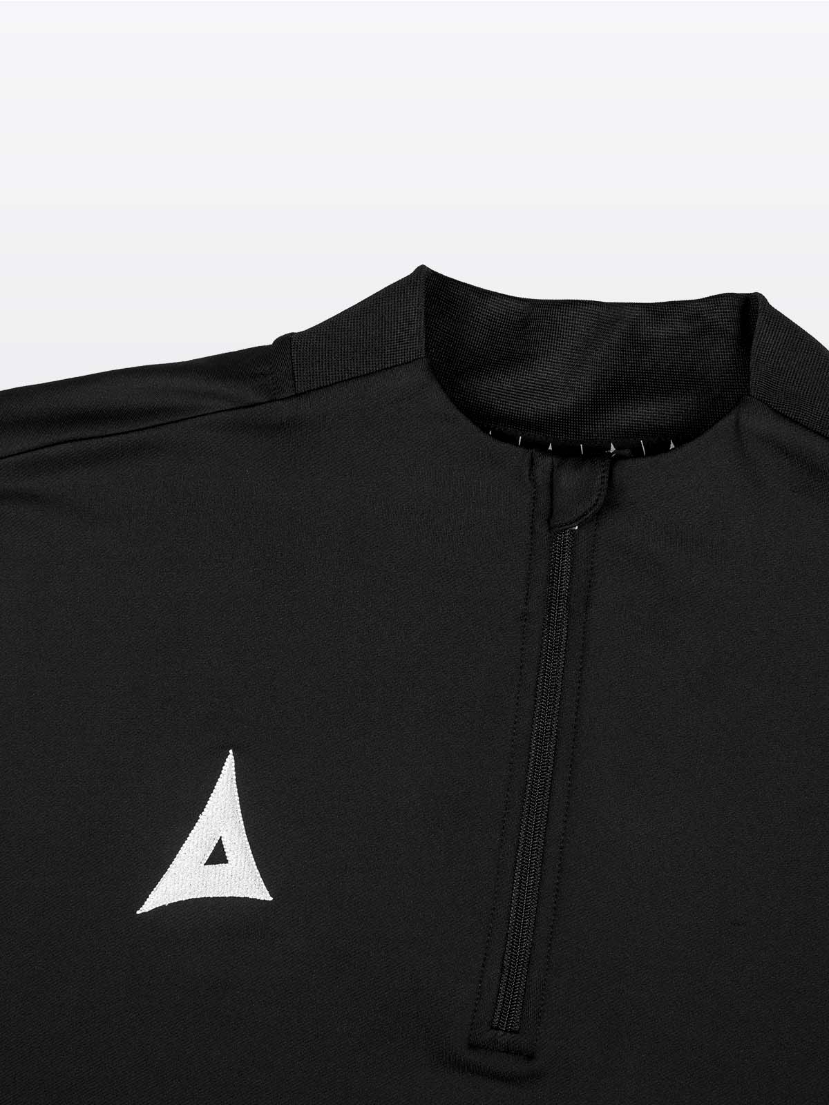 close-up of collar design on the avec focus 2 black tech overlay