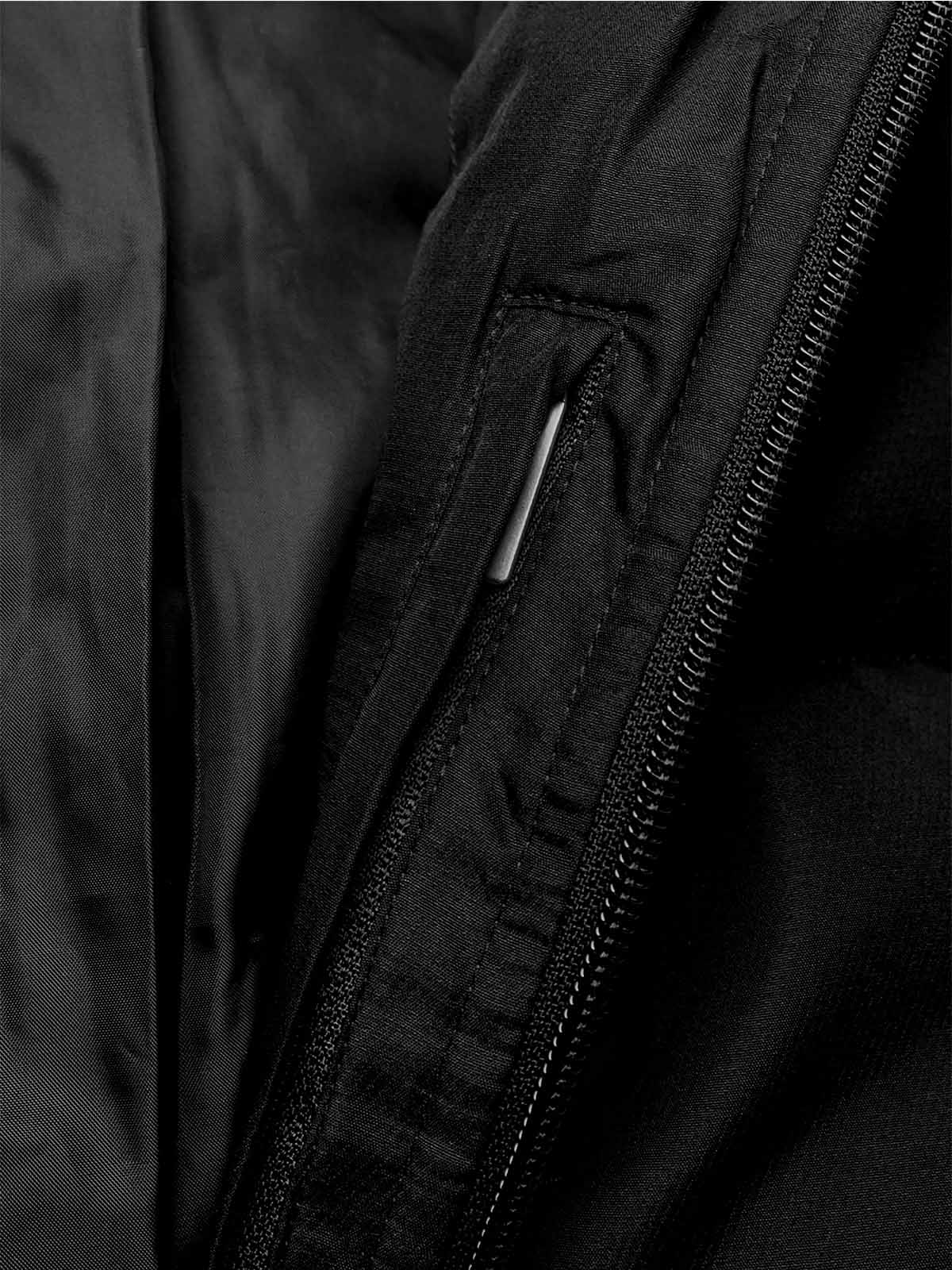 close up of the concealed pocket of the avec evolve pro padded jacket in black