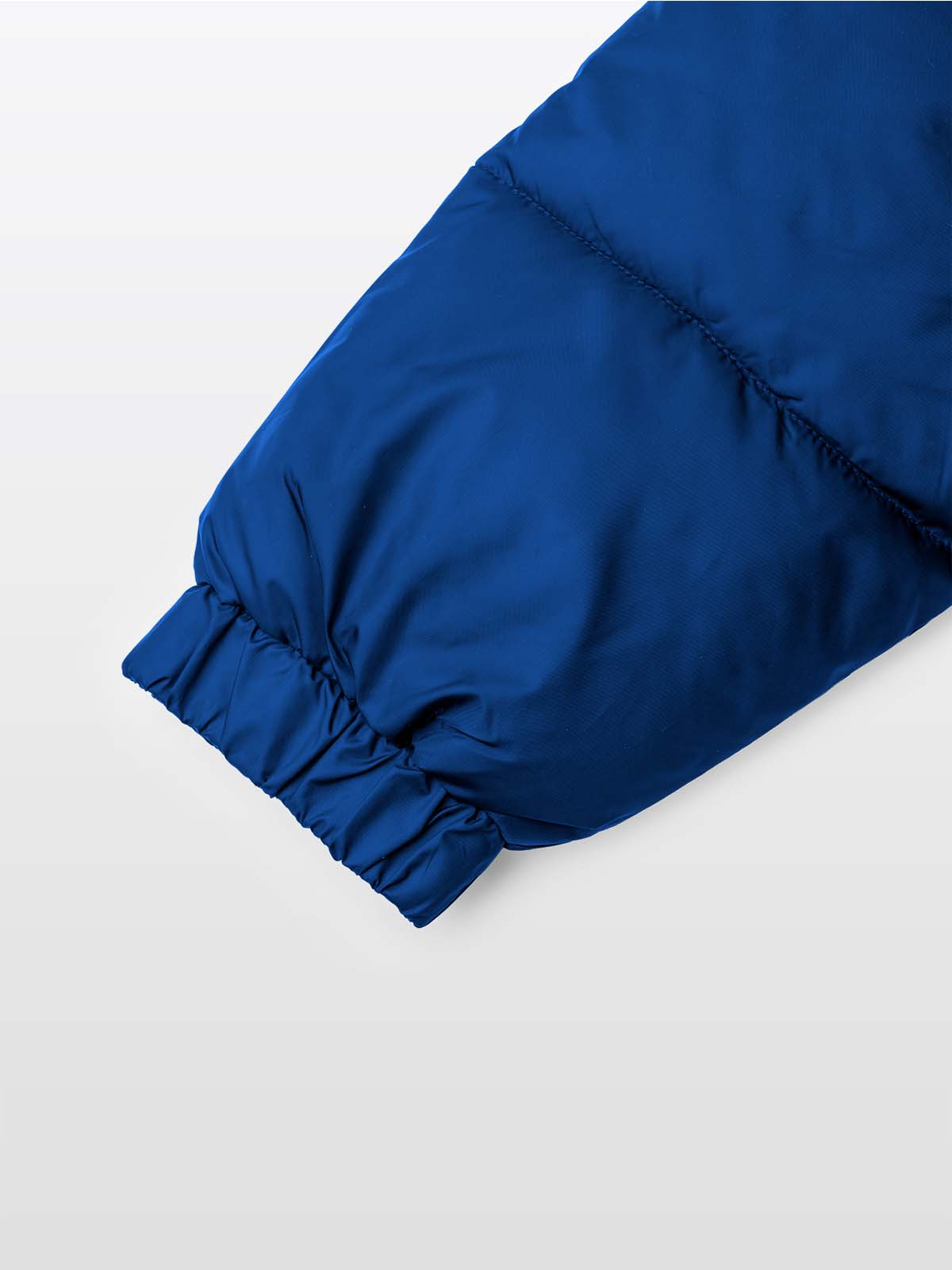 close up of the sleeve cuff of the avec evolve pro padded bench jacket in navy