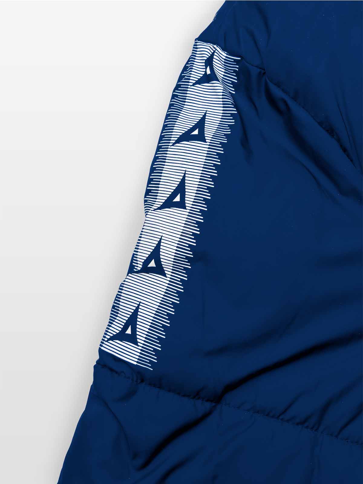 close up of the avec heritage ‘a’ contrast sleeve logo design of the avec evolve pro padded bench jacket in navy