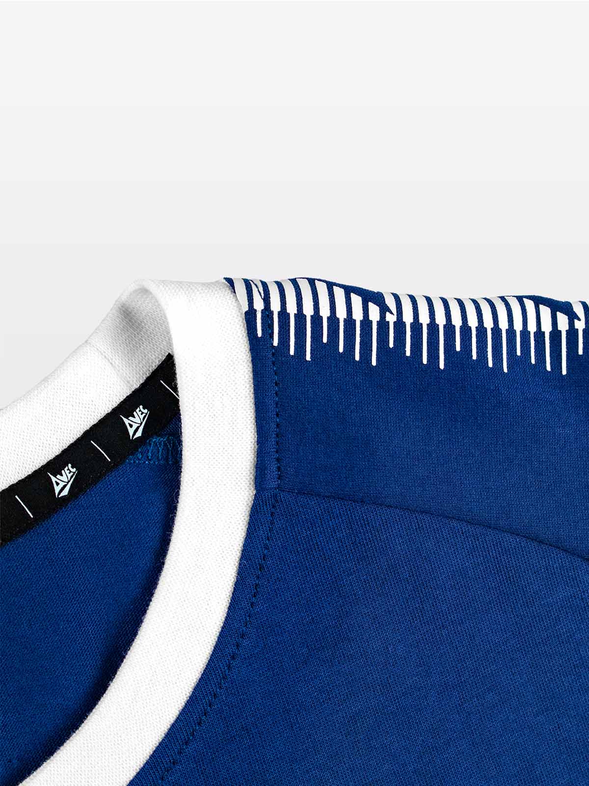 close-up of collar design on the avec evolve navy t-shirt