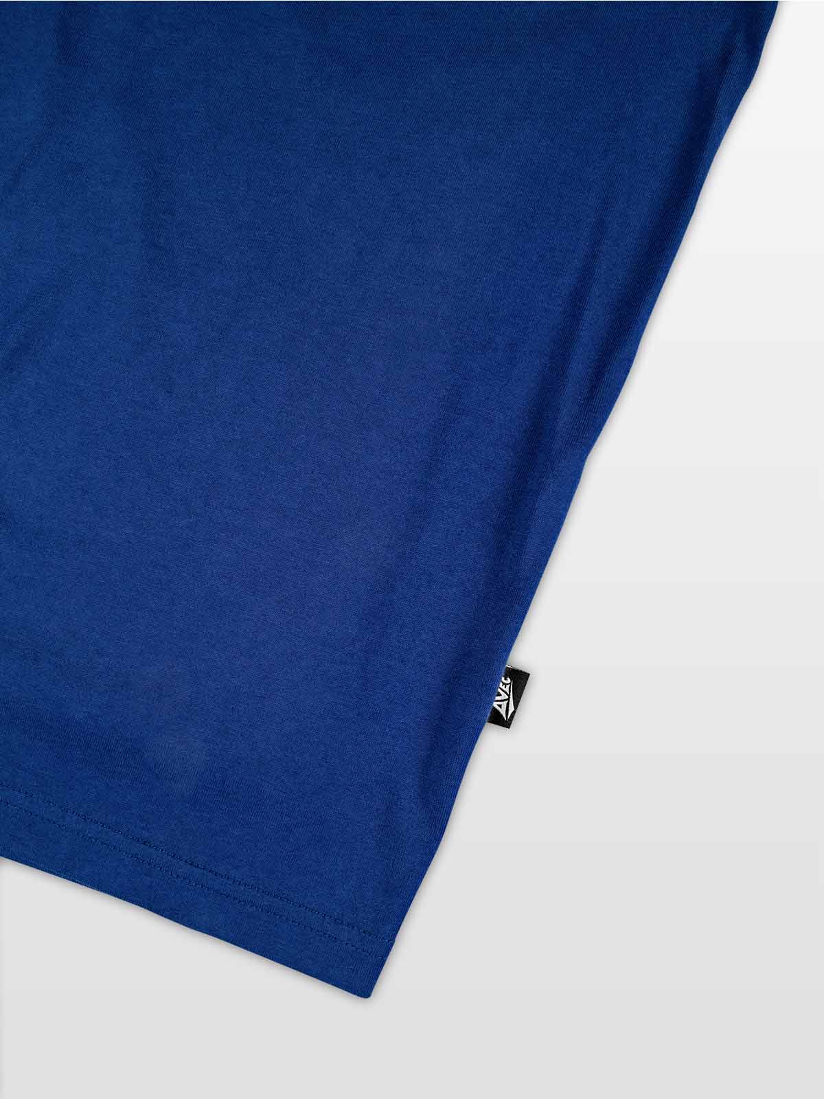 close-up of authentic sportswear id label on the avec evolve navy t-shirt