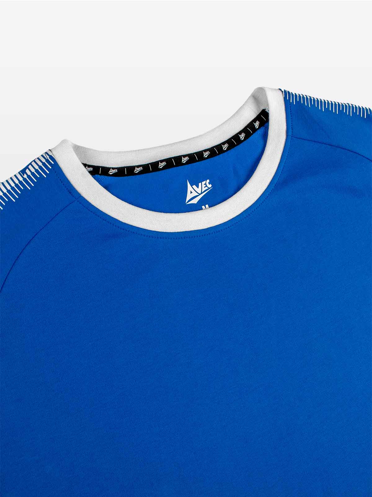 close-up of collar design on the avec evolve royal blue t-shirt