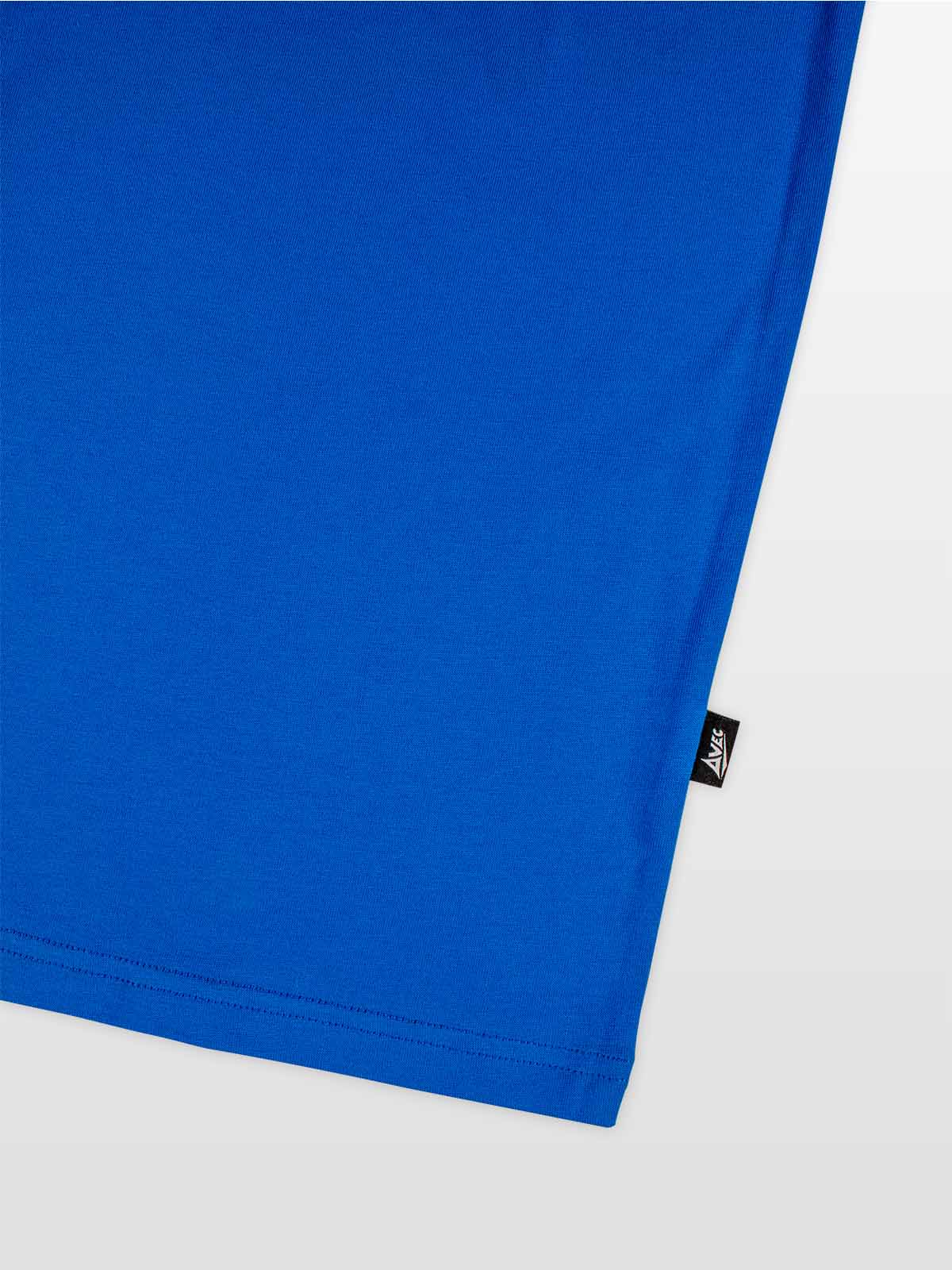 close-up of authentic sportswear id label on the avec evolve royal blue t-shirt