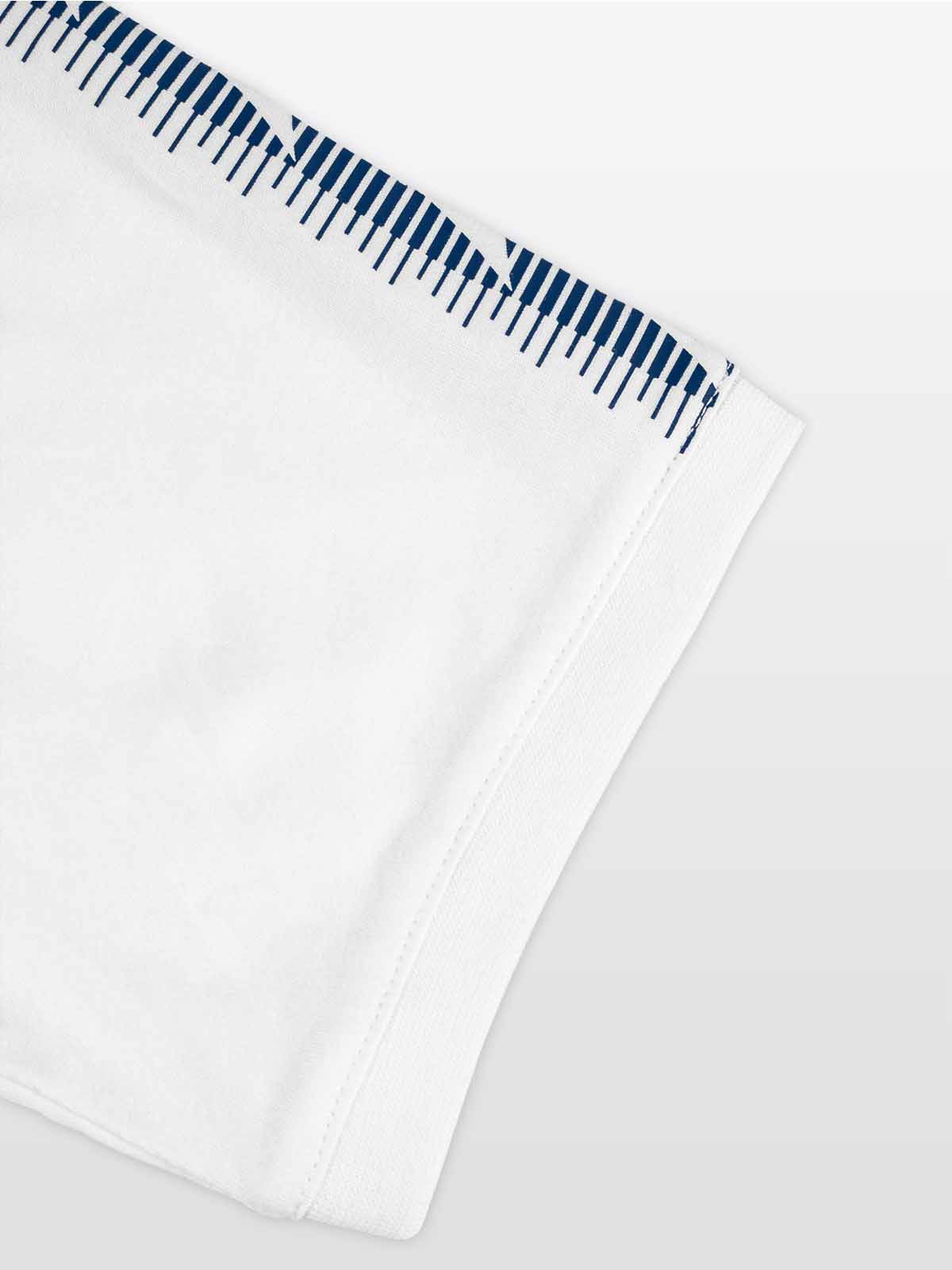 close-up of sleeve cuff on the avec evolve white t-shirt