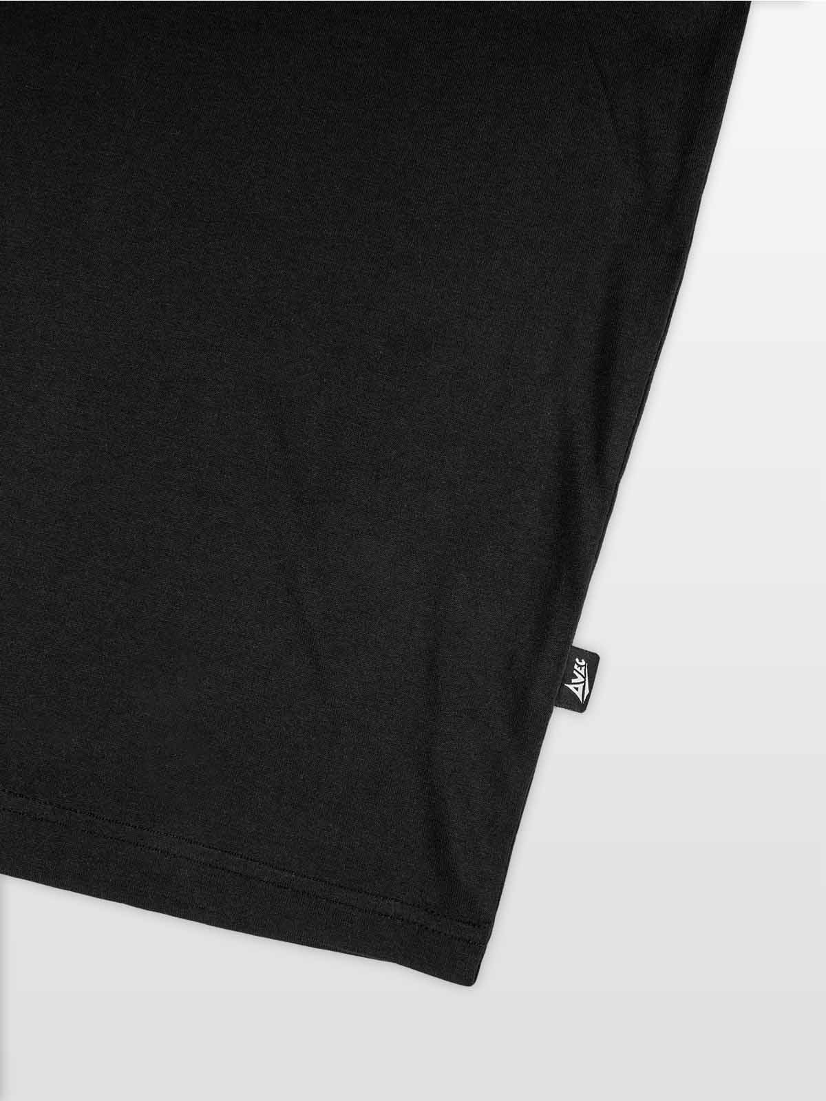 close-up of authentic sportswear id label on the avec evolve black t-shirt