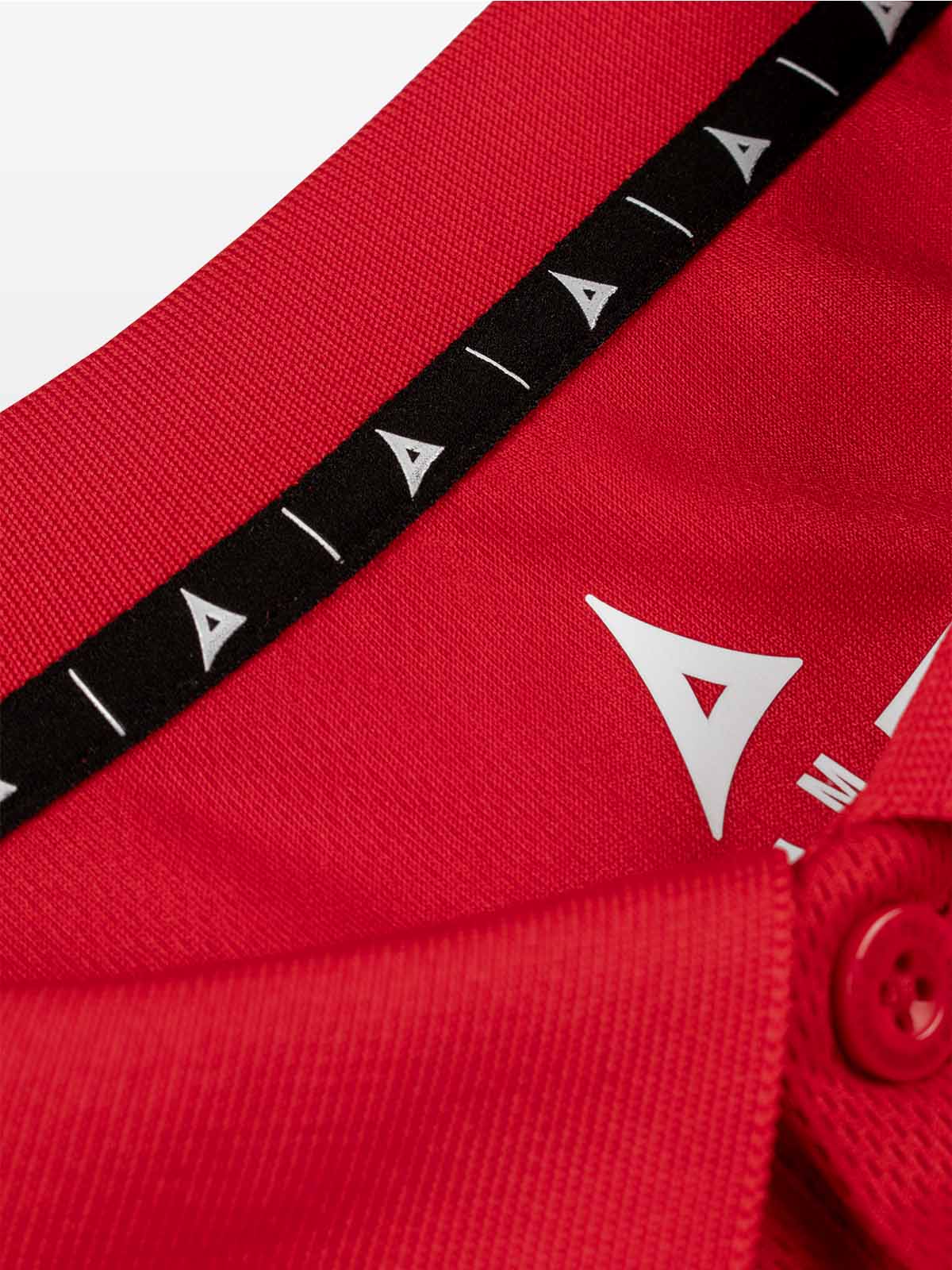 close-up of inner collar design on the avec focus 2 royal tech polo