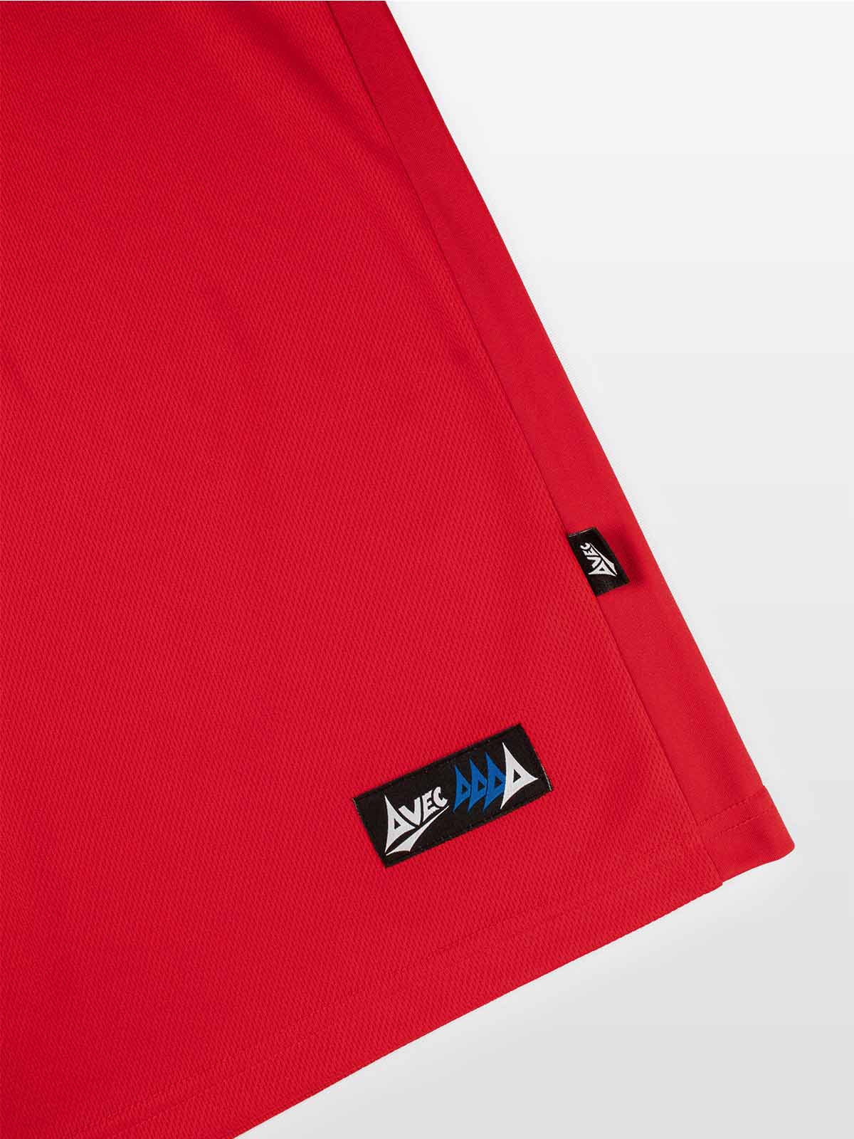 close-up of authentic sportswear id label on the avec focus 2 royal tech polo