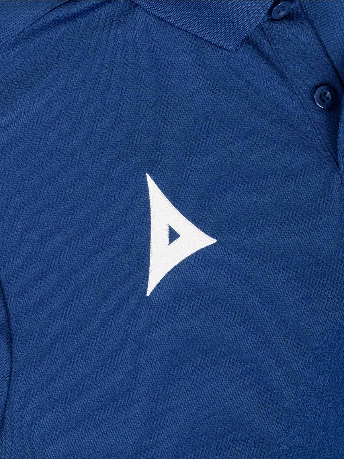 close-up of heritage 'a' embroidered logo on the avec focus 2 navy tech polo