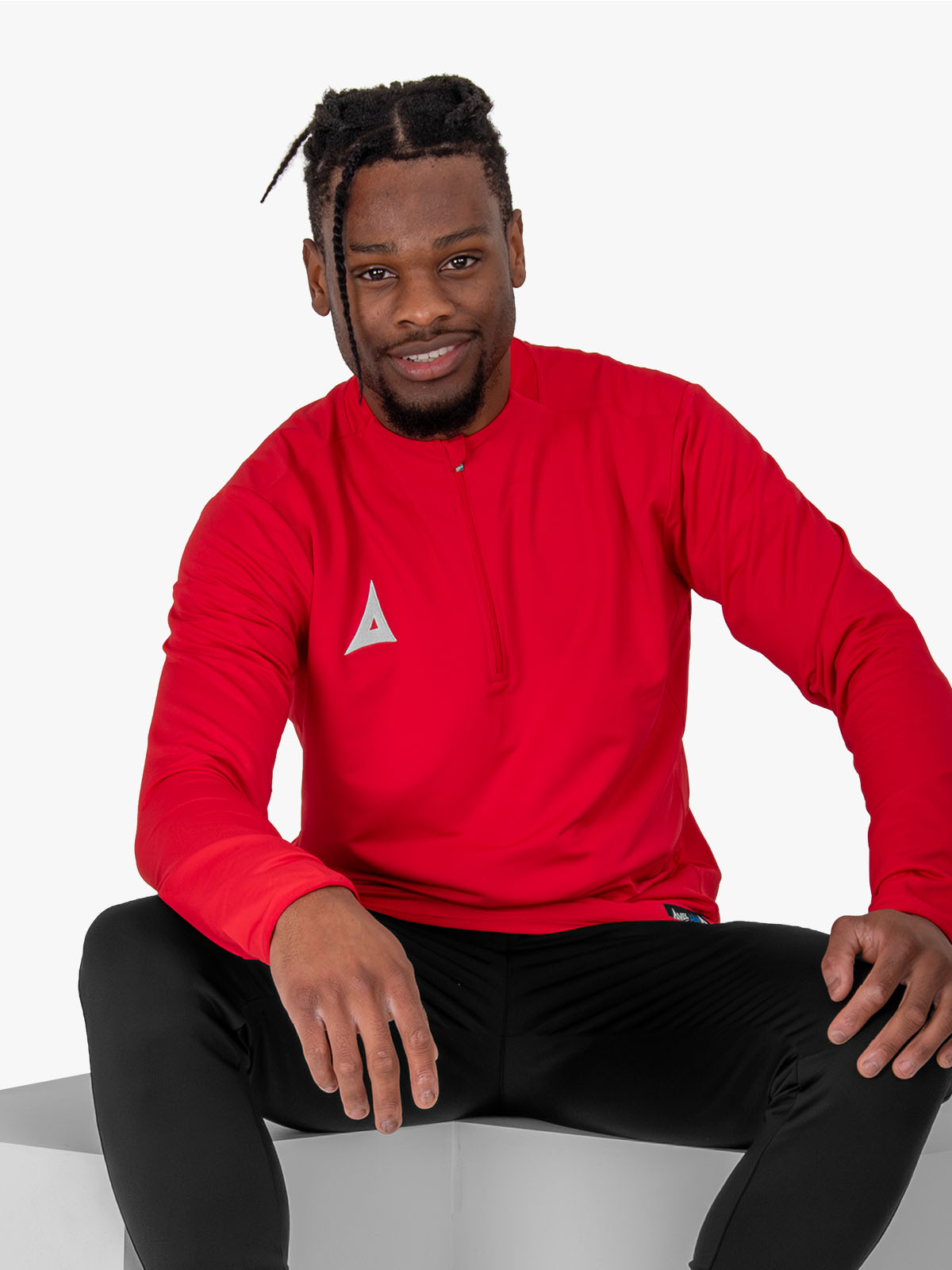 avec focus 2 red tech overlay worn by model – close shot