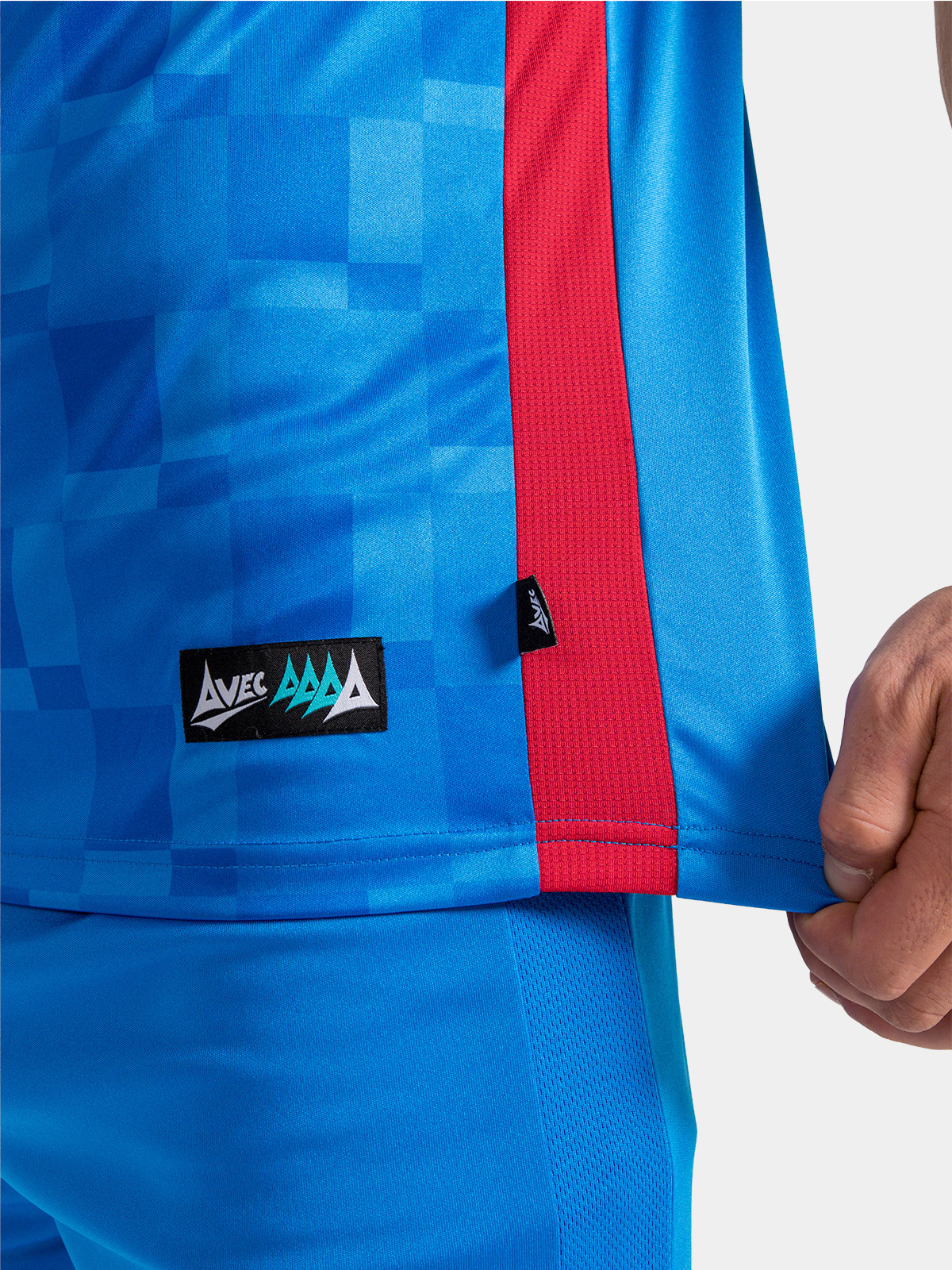 mesh ventilation panels on sq pro royal blue jersey