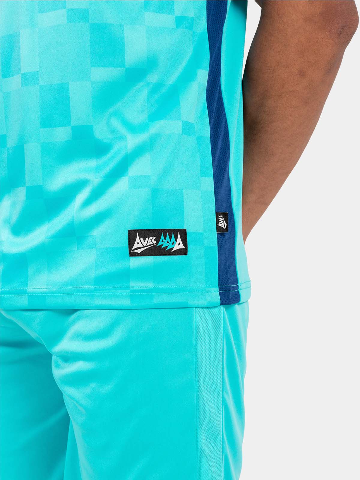 mesh ventilation panels on sq pro hyper blue jersey