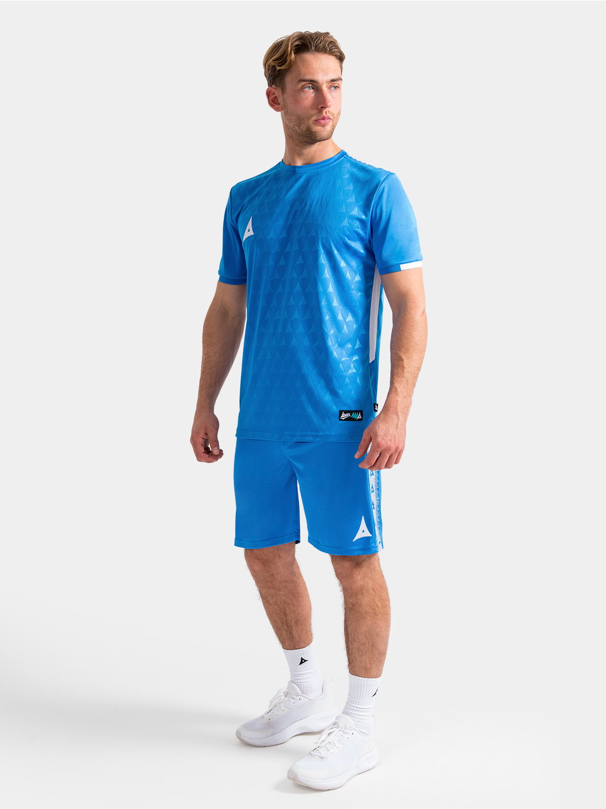 full matchday preparation kit view in royal blue, featuring the evolve pro jersey and shorts.