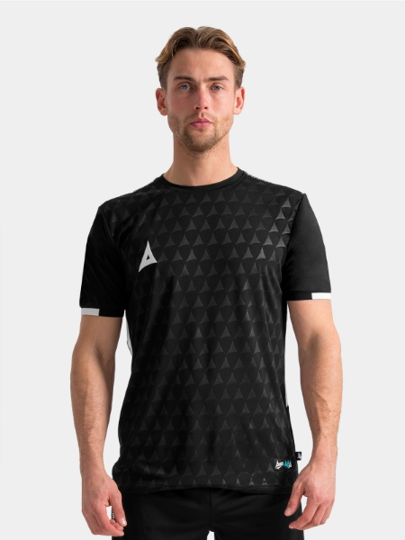 Athlete wearing the Black Evolve Pro Training Jersey, illustrating the performance-driven fit.