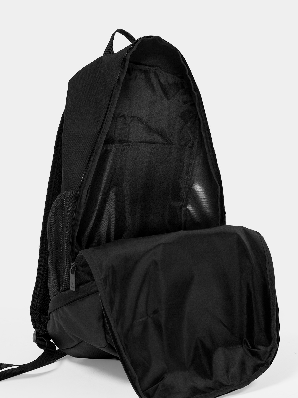 picture of focus backpack - black