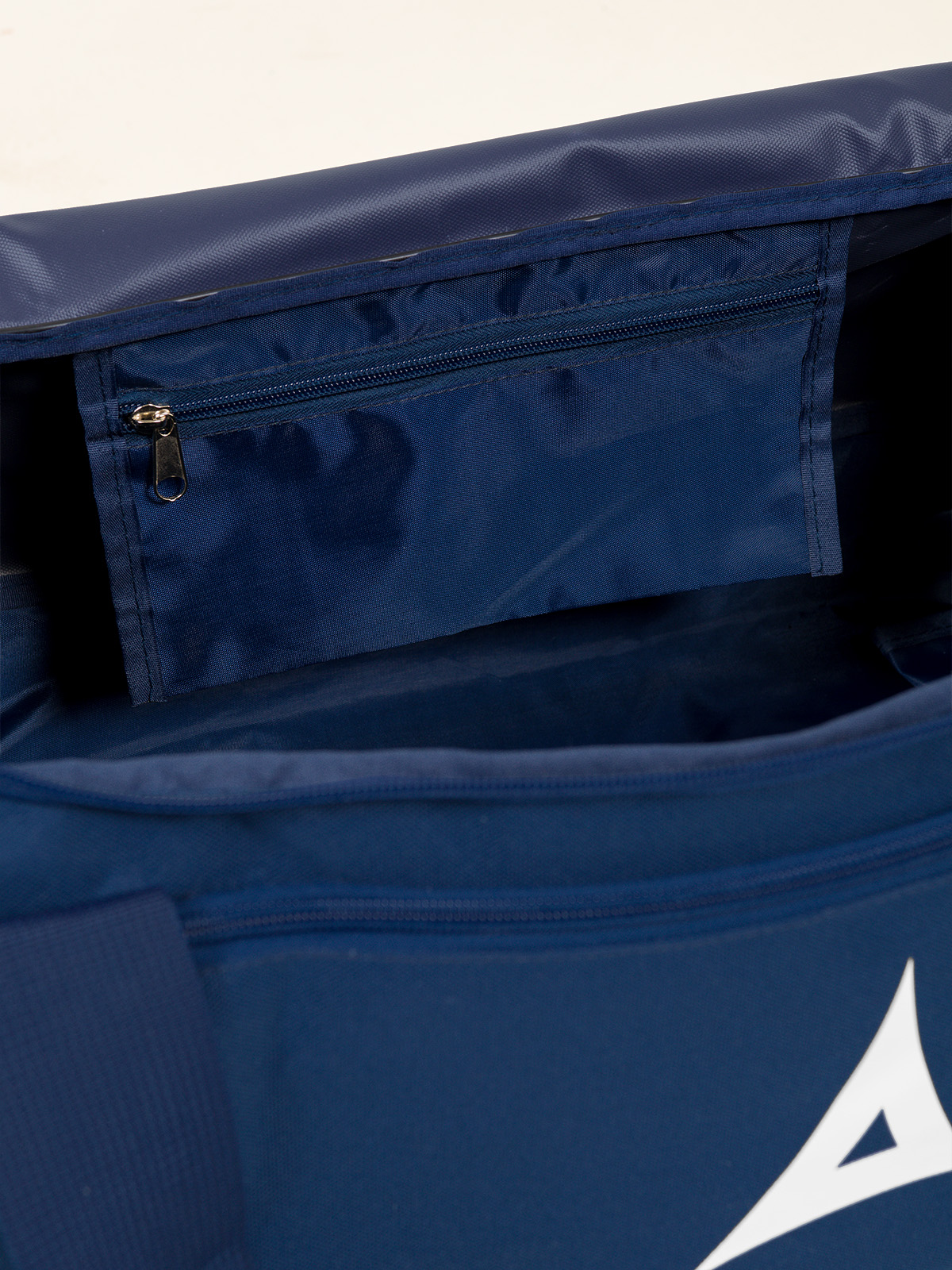 picture of focus duffel bag - navy