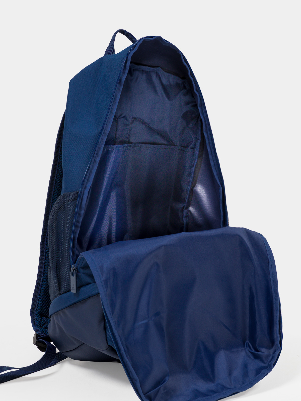 picture of focus backpack - navy