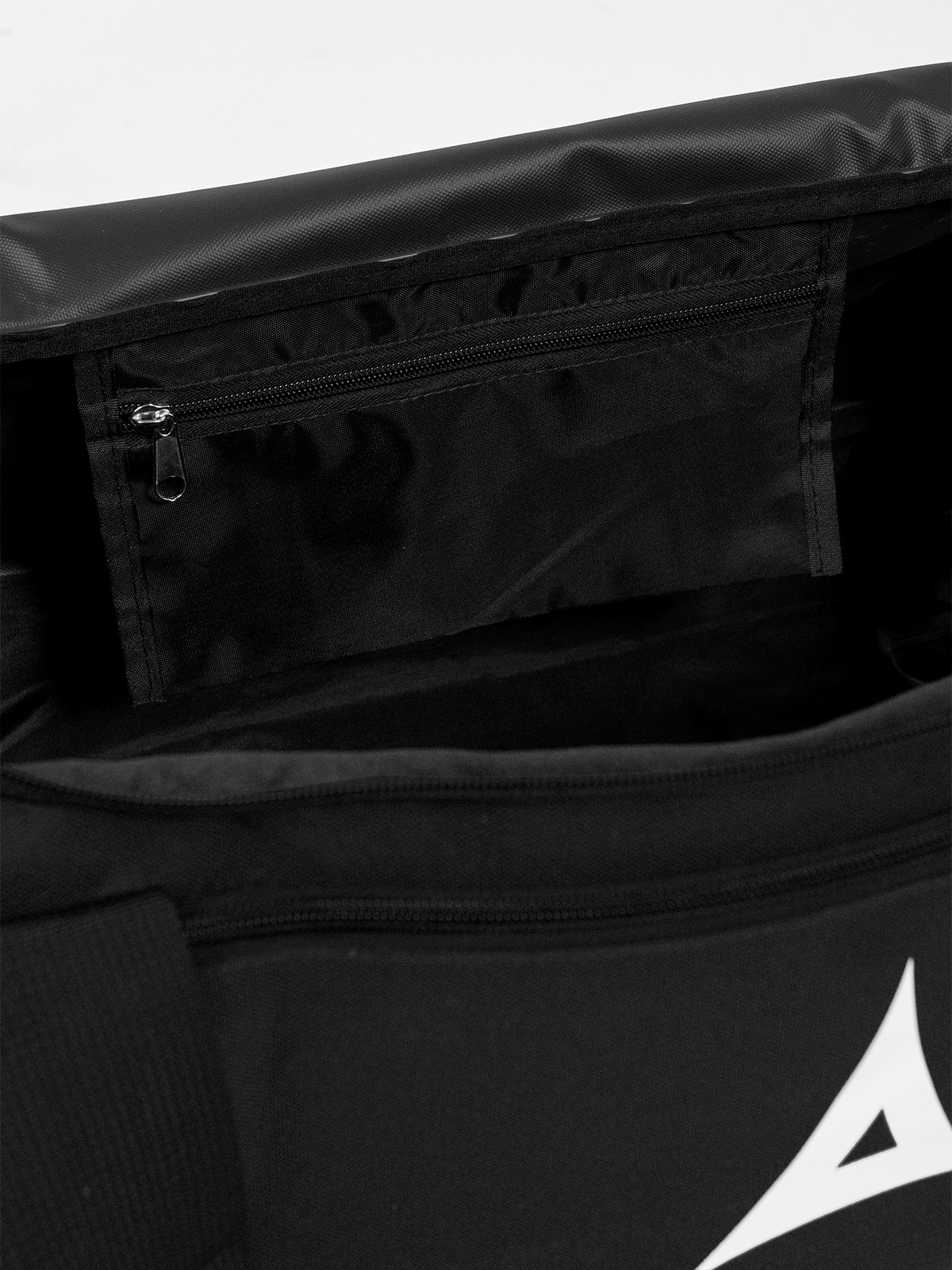 picture of focus duffel bag - black