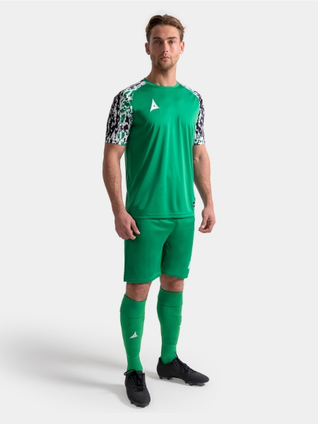 Full body view of the Green Classic Pro kit on-model, demonstrating a unified professional appearance.