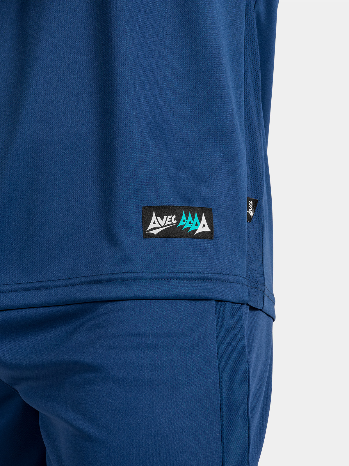 detail of the navy jersey side-seam, showcasing the breathable mesh ventilation and authentic hem label.