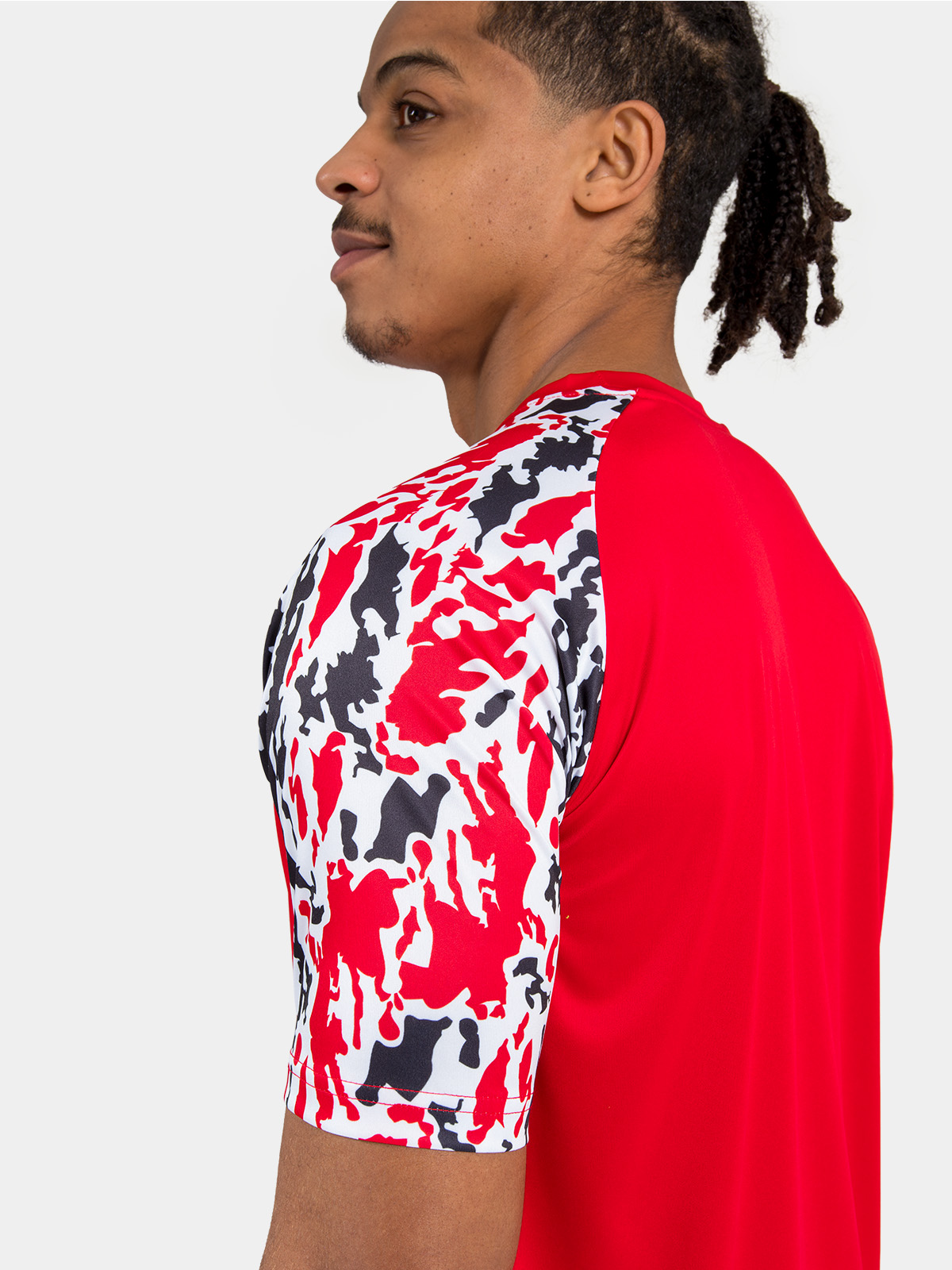 close-up view of the red camo sublimation, highlighting the unique disruptive design of the classic pro range.