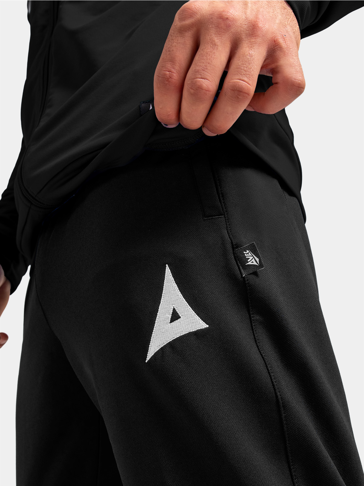 picture of focus 2 tech pant - black