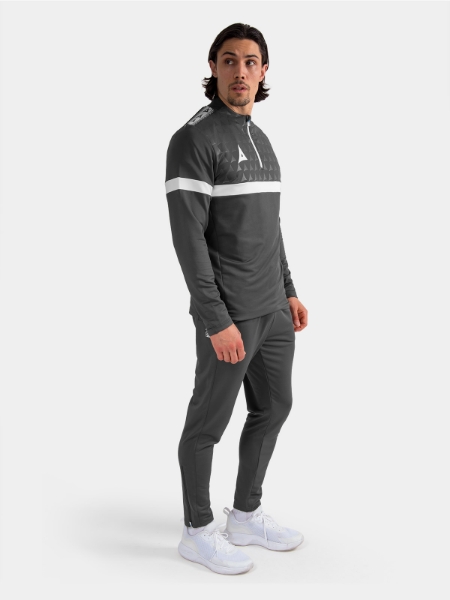 Full training look in Anthracite, showing the Evolve Pro Overlay as a lightweight, professional mid-layer for elite squads.