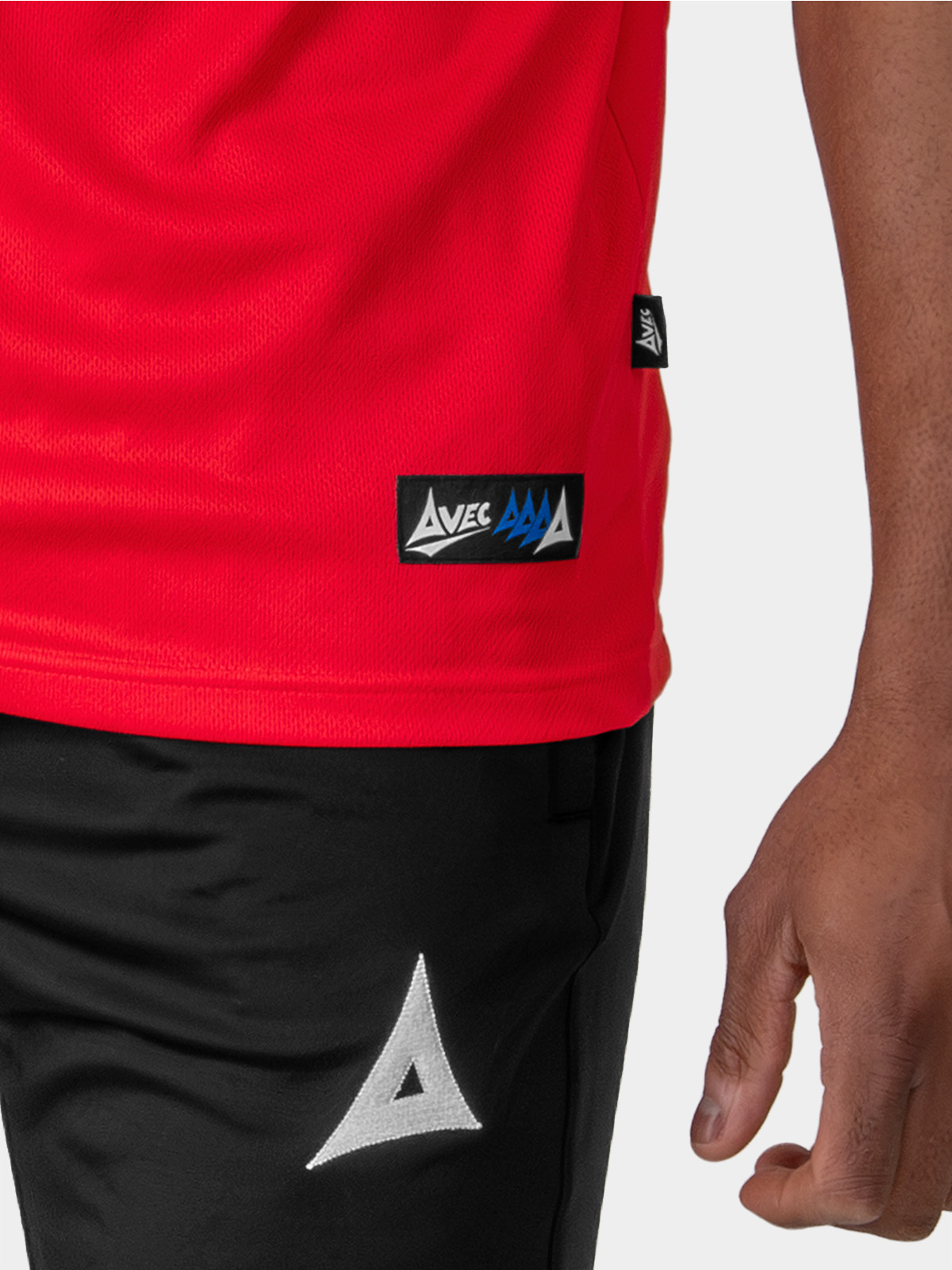 close-up of authentic sportswear id label on the avec focus 2 royal tech polo