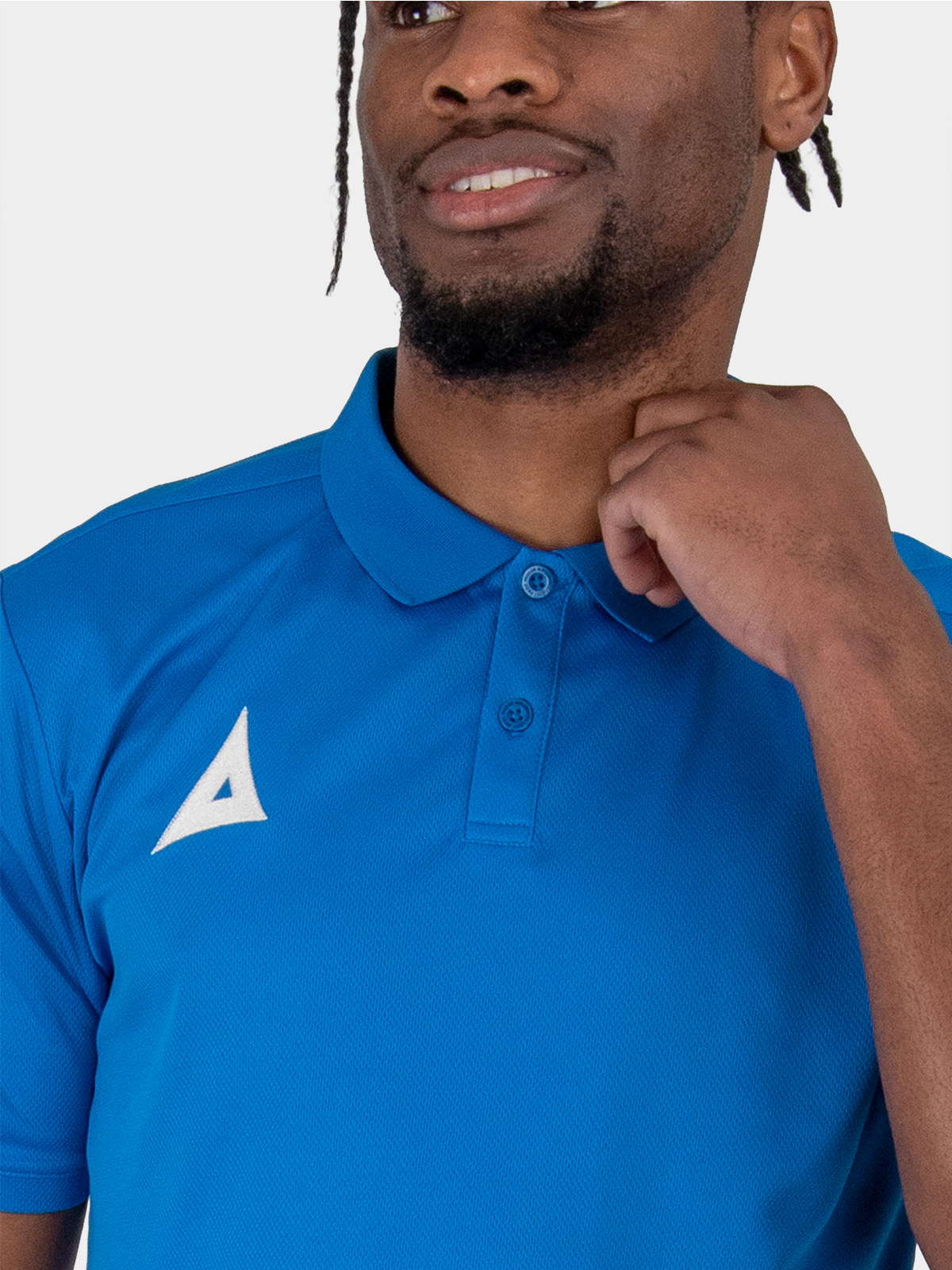 	close-up of collar design on the avec focus 2 royal tech polo