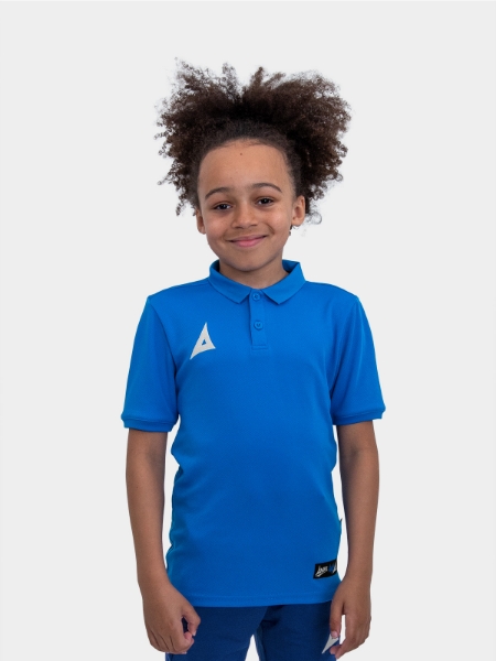 A young boy is wearing the Avec Focus 2 Royal Tech Polo