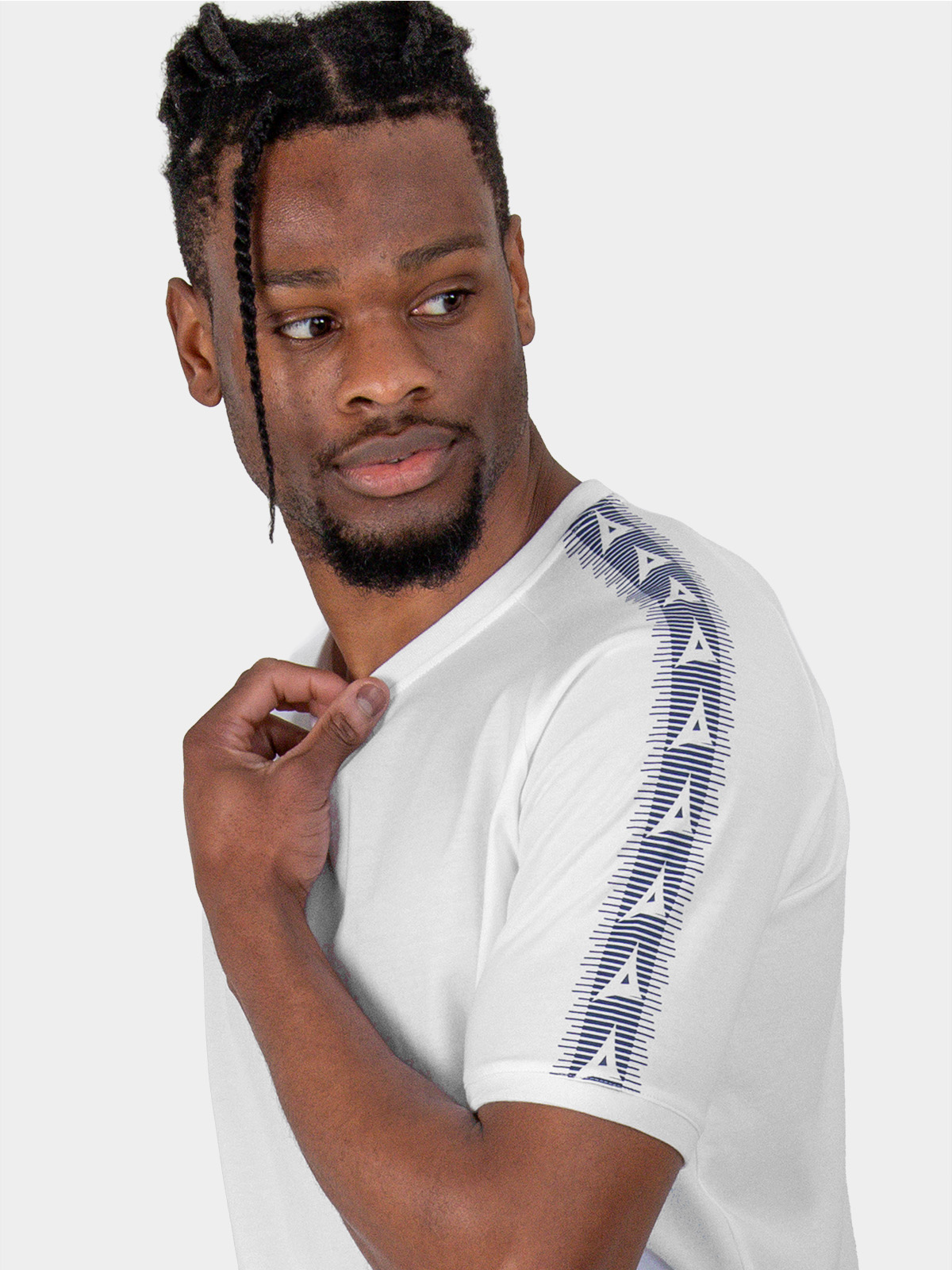 close-up of avec heritage 'a' logo taping on the avec evolve white t-shirt