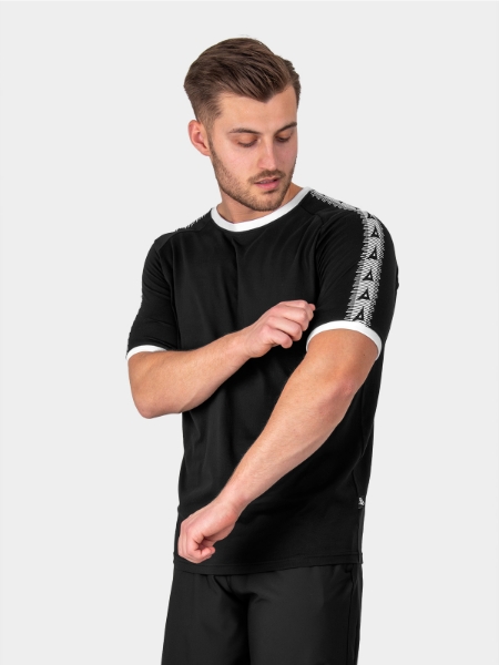 A Male Model wearing the Avec Evolve Black Cotton T-Shirt, Plain top with white sleeve cuff and collar