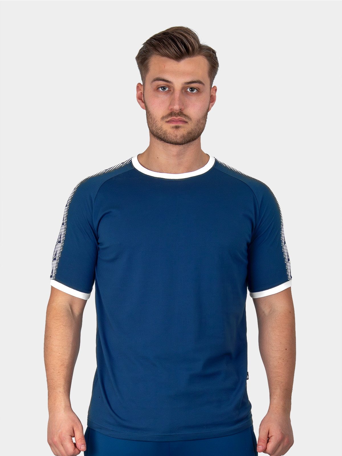 a male model wearing the avec evolve navy t-shirt, plain navy graphic tee