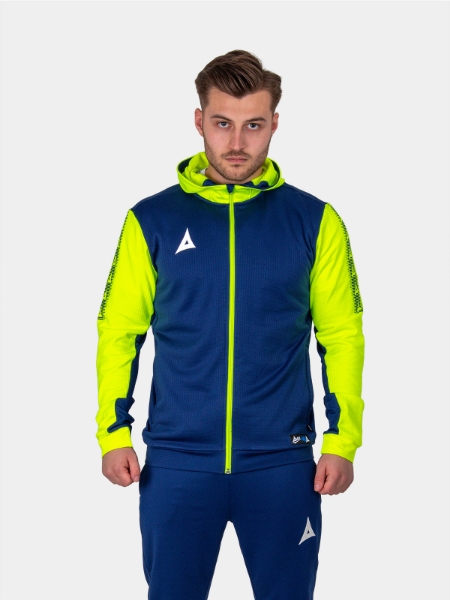 Player wearing Avec Sport Pro Player hooded jacket during football training