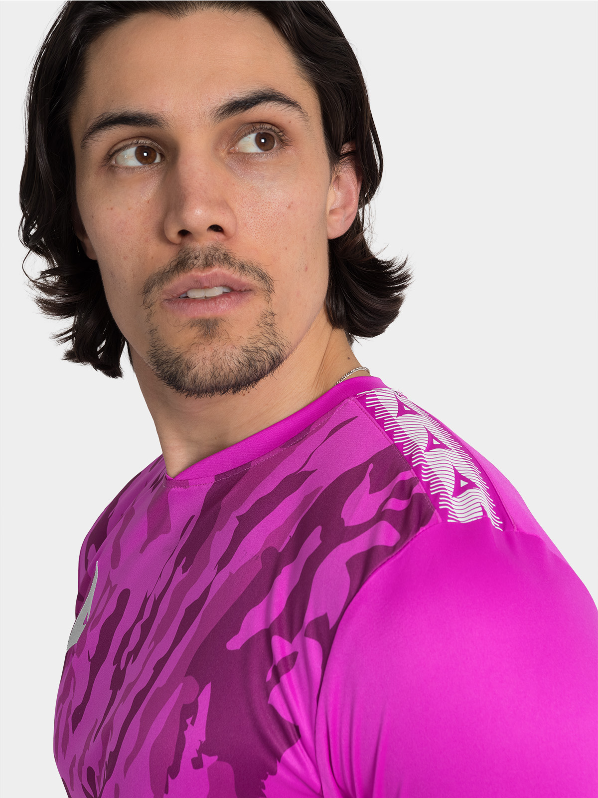close-up of the heritage ‘a’ shoulder design on the magenta pro intent goalkeeper kit.