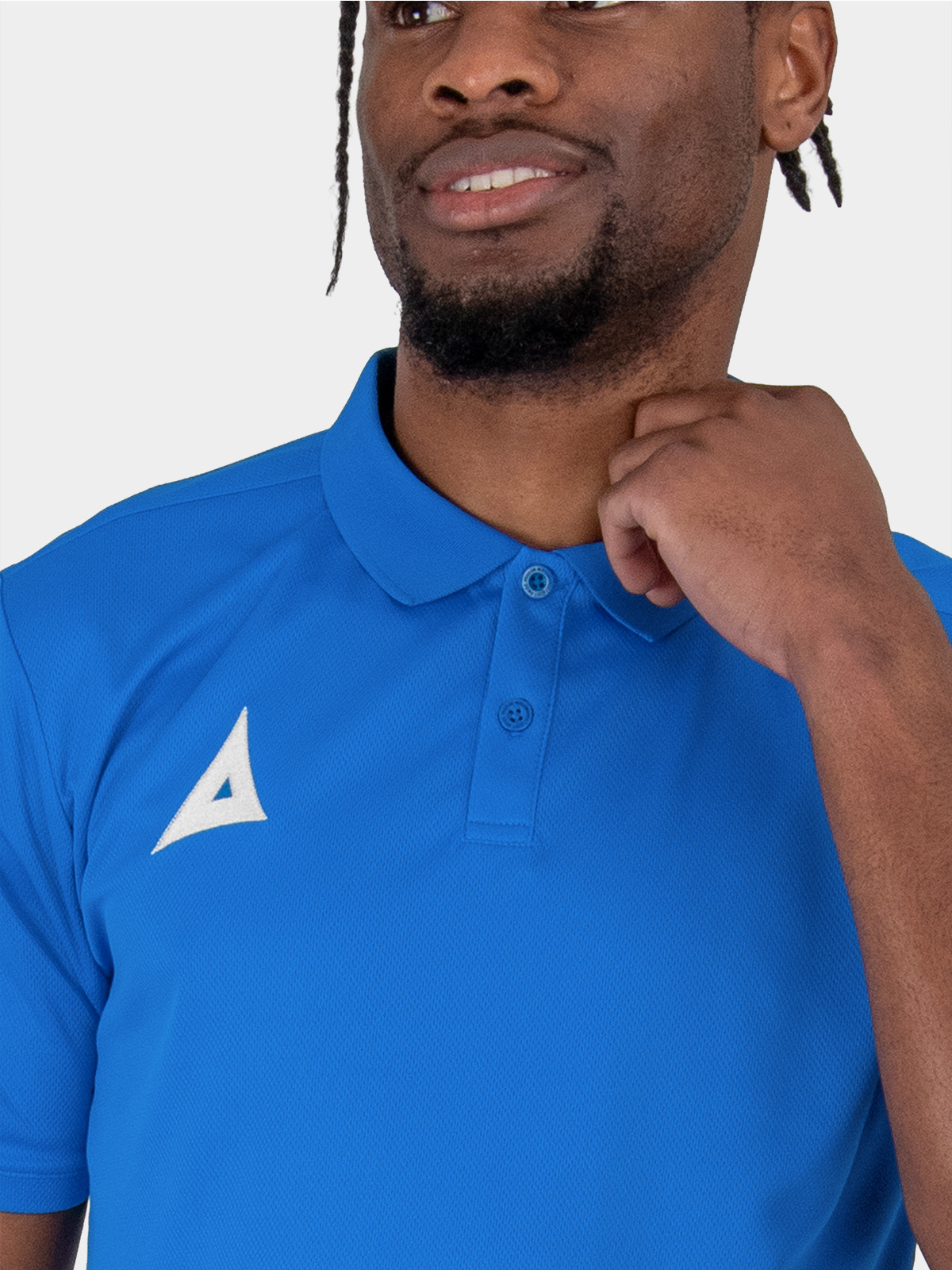 	close-up of collar design on the avec focus 2 royal tech polo