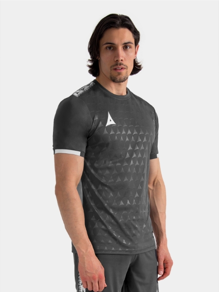 	Model showcasing the Anthracite Evolve Pro jersey, highlighting the modern charcoal aesthetic.